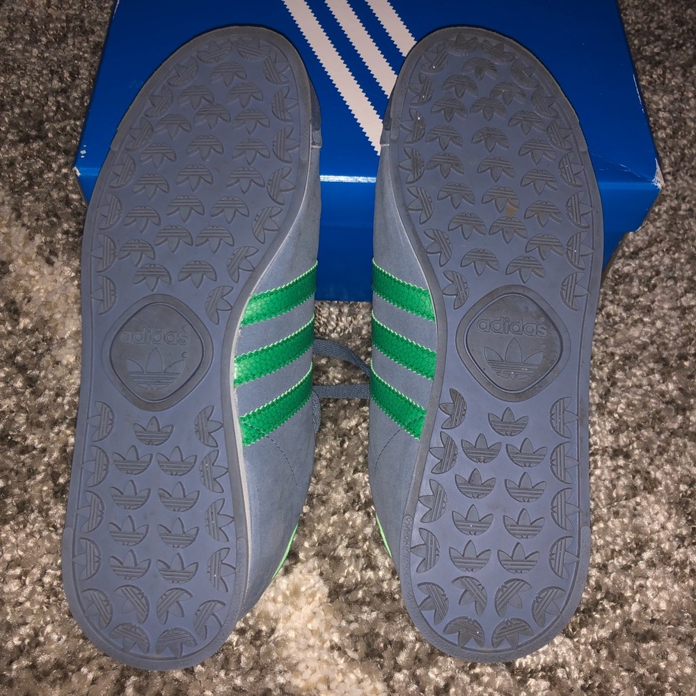 ADIDAS Tennis Shoes Kid’s Size 5 - Picture 4 of 5